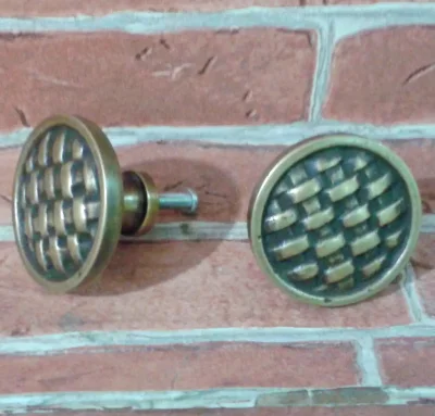 ปุ่มจับบานตู้ทองเหลือง