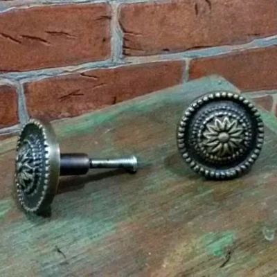 ปุ่มจับบานตู้ทองเหลือง