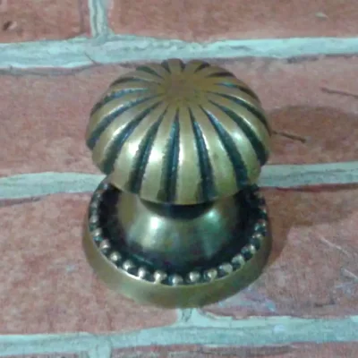 ปุ่มจับบานตู้ทองเหลือง