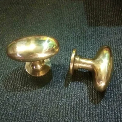 ปุ่มจับบานตู้ทองเหลือง OVAL050