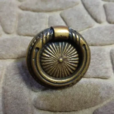 ปุ่มจับบานตู้