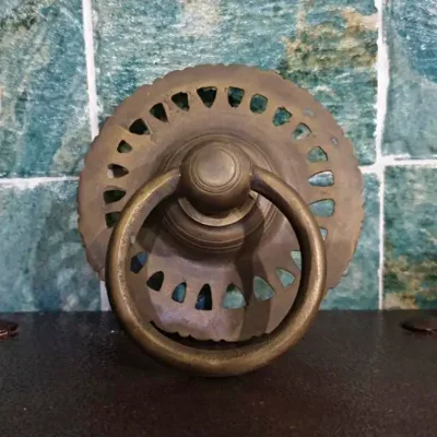 มือจับประตูทองเหลืองแบบมีห่วง