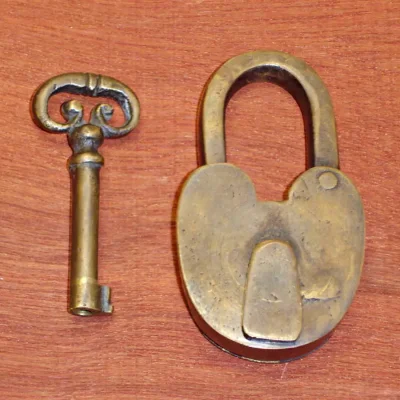 กุญแจทองเหลืองโบราณ