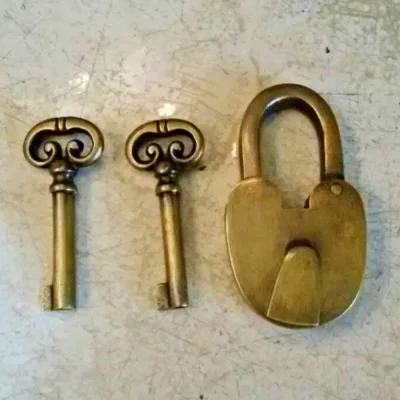 กุญแจทองเหลืองโบราณ