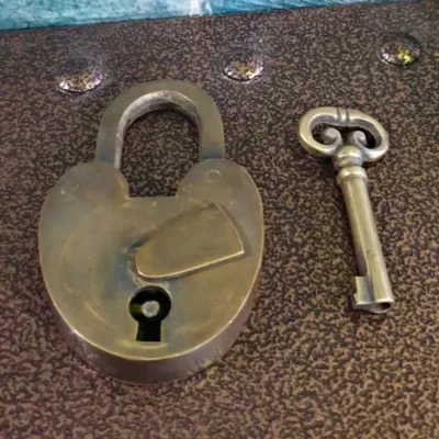 กุญแจทองเหลืองโบราณ