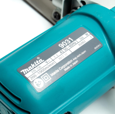 MAKITA เครื่องขัดกระดาษทรายสายพาน 1-3/16 x 21 นิ้ว รุ่น 9031