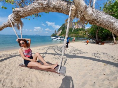 Hong Islands by speed boat