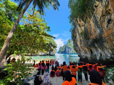 Hong Islands by speed boat