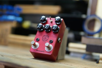 AT-DS by Demonfx เป็น Pedal เสียง Distortion ที่ให้เสียงแตกแบบ Vintage Marshall