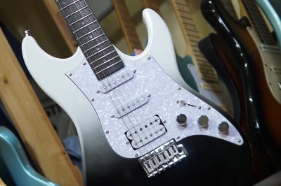 Gusteau Guitar GST01 Black to White