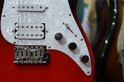 Gusteau Guitar GST01 Red to Black