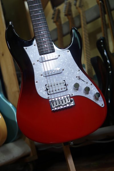 Gusteau Guitar GST01 Red to Black