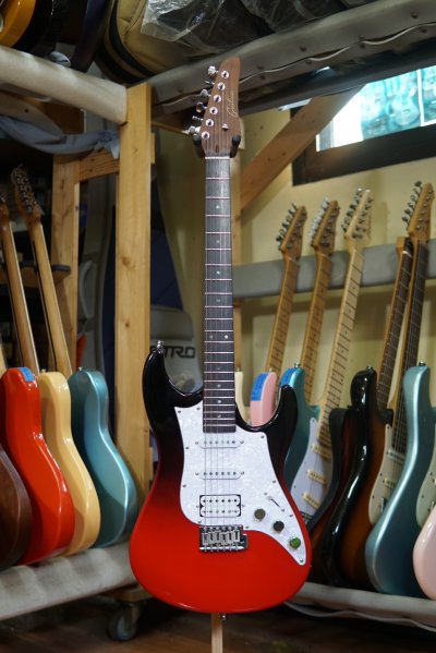 Gusteau Guitar GST01 Red to Black