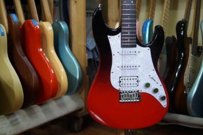 Gusteau Guitar GST01 Red to Black