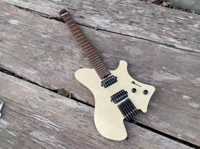 Rhea Roasted Ash with Veneer Flame Maple Natural HH