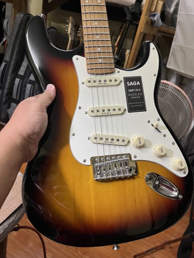 Saga Electric Gutiar : Dazzles