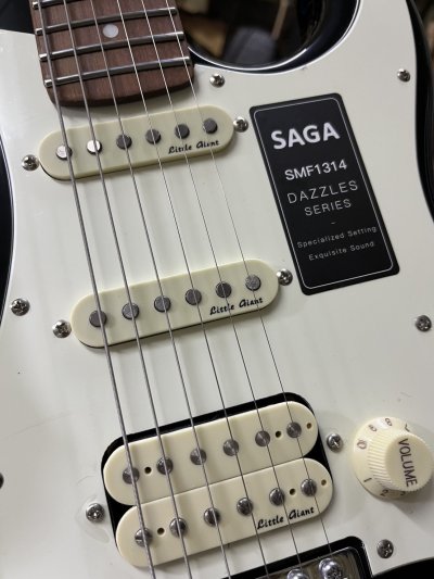 Saga Electric Gutiar : Dazzles Black HSS "Defect Item"