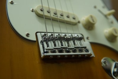 Saga Electric Gutiar : Dazzles
