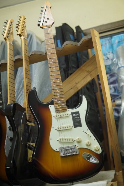 Saga Electric Gutiar : Dazzles