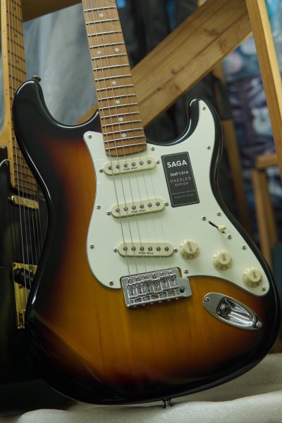 Saga Electric Gutiar : Dazzles