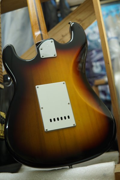 Saga Electric Gutiar : Dazzles