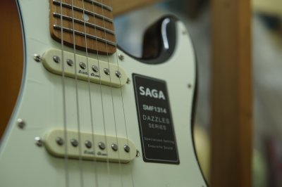 Saga Electric Gutiar : Dazzles