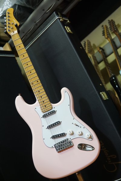 Smiger Guitar Pink with S-Tron