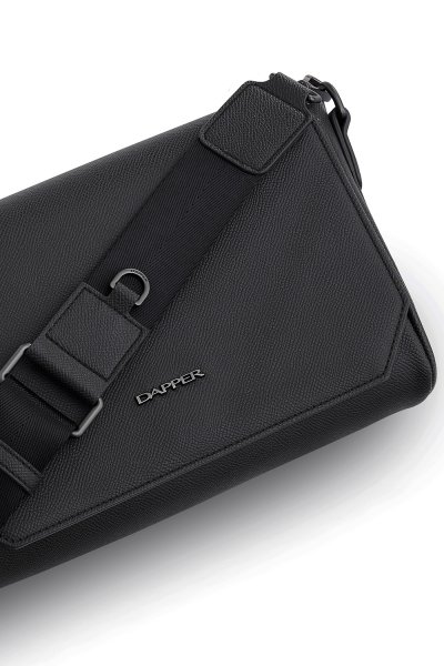กระเป๋าสะพาย Essential Flap Crossbody Bag - Black