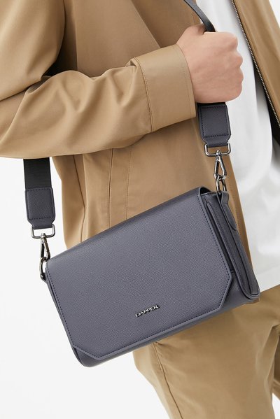 กระเป๋าสะพาย Essential Flap Crossbody Bag - Deep Grey