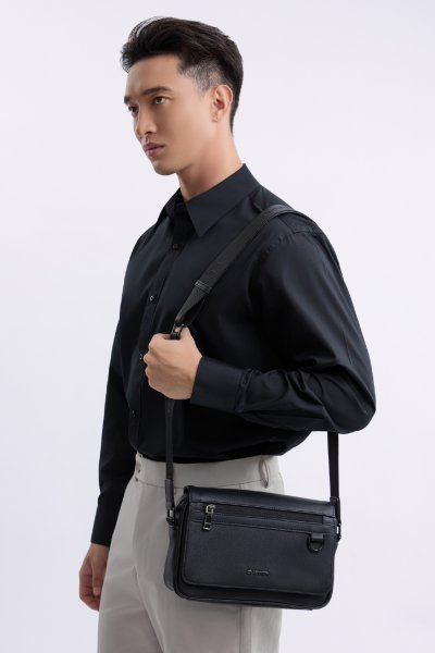 กระเป๋าสะพายข้าง Saffiano Flap Crossbody Bag