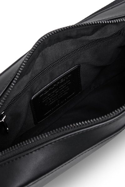 กระเป๋าสะพายข้าง Boxy Crossbody Bag