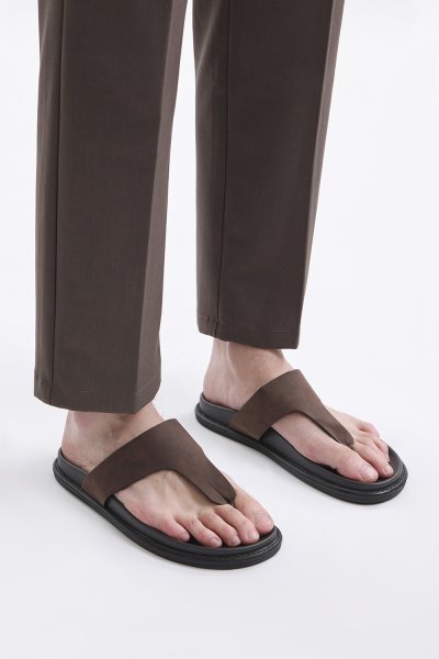 รองเท้าแตะแบบหนีบ Thong Sandals - Brown