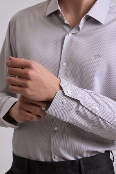 เสื้อเชิ้ตแขนยาว SMOOTH & STRETCH Striped Smart Fit Shirt – Grey