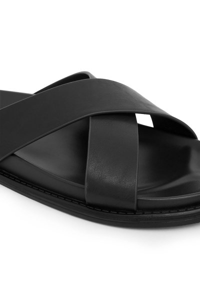 รองเท้าแตะ Essential Cross Strap Sandals - Black
