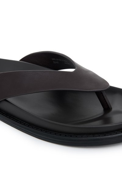 รองเท้าแตะ Essential Thong Sandals - Brown