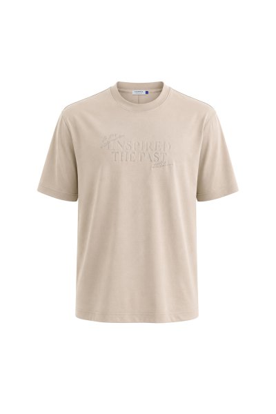 เสื้อยืด Typography T-Shirt