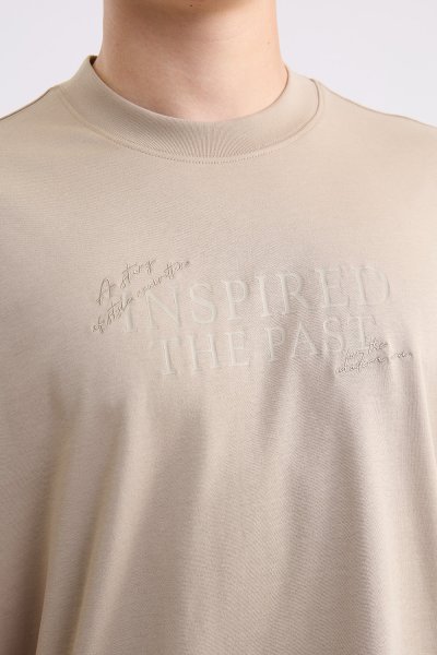 เสื้อยืด Typography T-Shirt