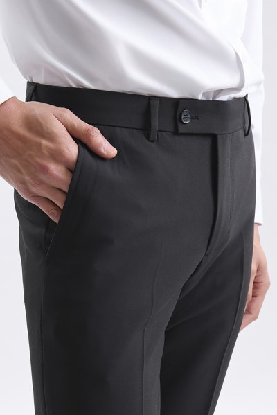 กางเกงขายาว TECHFLEX Regular-Fit Trousers - Black