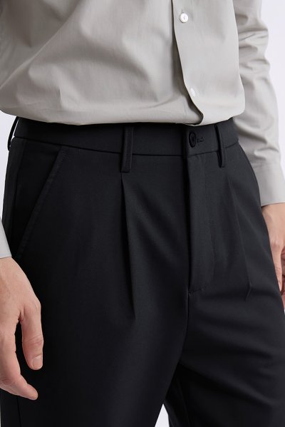 Pleated Elastic-Waist Pants - Black