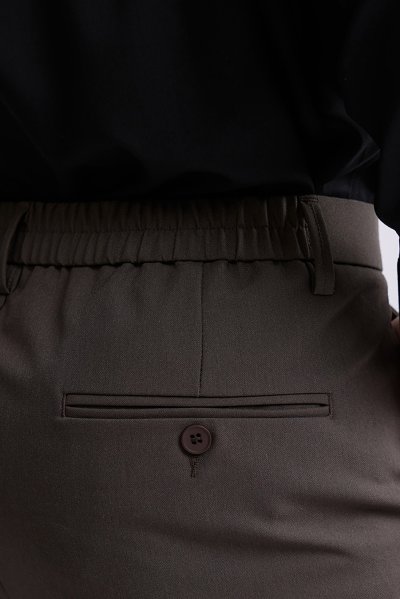 Pleated Elastic-Waist Pants - Brown