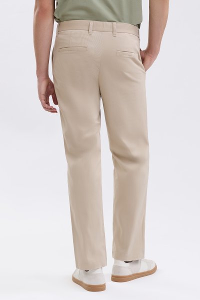 กางเกงชิโน่ Essential Stretch Chino Pants - Beige