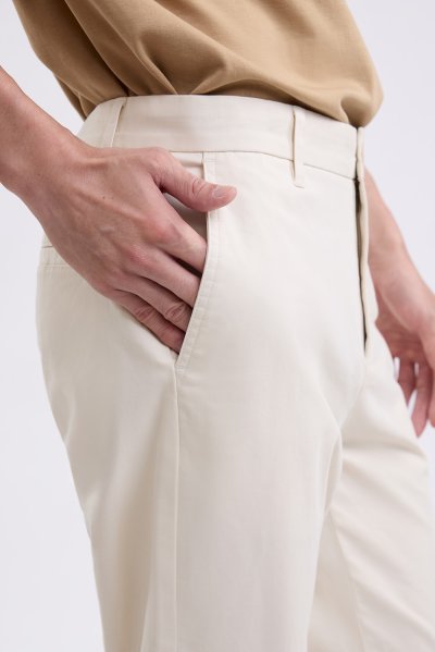 กางเกงชิโน่ Essential Stretch Chino Pants - Cream
