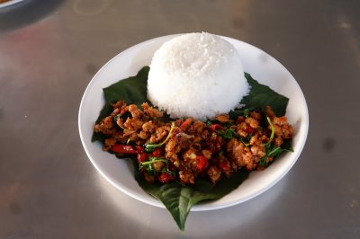 ข้าวราดกะเพราหมู/ไก่