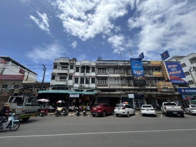 ให้เช่า อาคารพาณิชย์ 2 คูหา ใกล้ตลาดสดท่ายาง อำเภอท่ายาง จ.เพชรบุรี