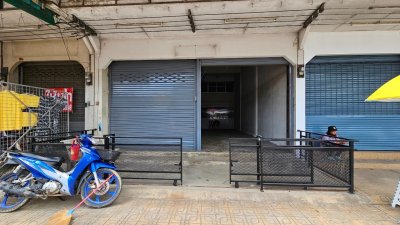 ให้เช่า อาคารพาณิชย์ 2 คูหา ใกล้ตลาดสดท่ายาง อำเภอท่ายาง จ.เพชรบุรี