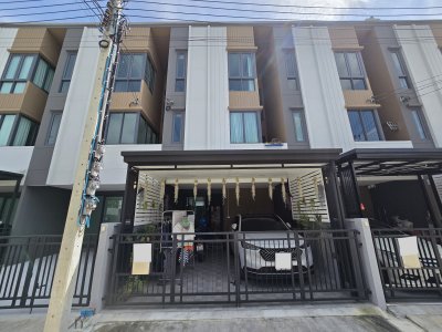 ขาย ทาวน์โฮม บ้านกลางเมือง สาทร-เพชรเกษม ใกล้ The Mall บางแค และ MRT หลักสอง