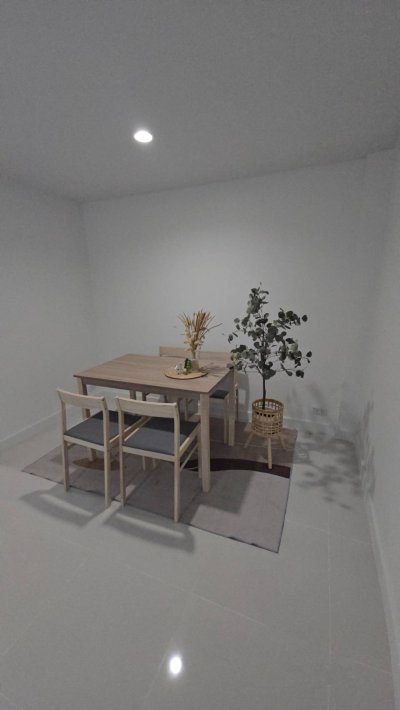 ขาย ทาวน์เฮ้าส์ หมู่บ้านทองประกาย ใกล้ รพ.นครพิงค์ จ.เชียงใหม่ ตกแต่งใหม่