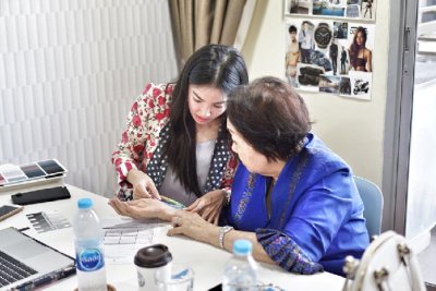THE REFLECTIONIST STUDIO