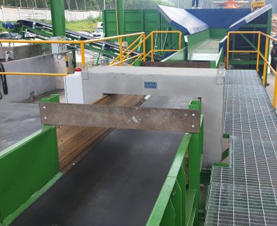 เครื่องตรวจจับเหล็ก (Metal Detector for Industrial Conveyor Systems)
