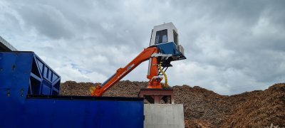 เครนคีบไม้ (Crane)